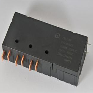 三相磁保持繼電器：ZK03-80